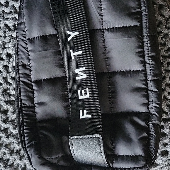 FENTY BEAUTY Quilted  PUFFER BAG (Crossbody) online exclusive! NEW - Picture 5 of 15